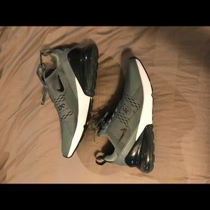 Nike AIR MAX 270 size 9